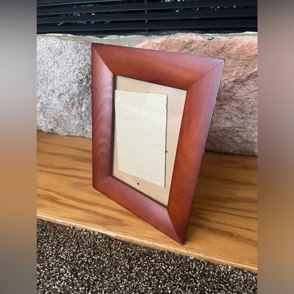 Shelf/table top picture frame, lightly used, good shape